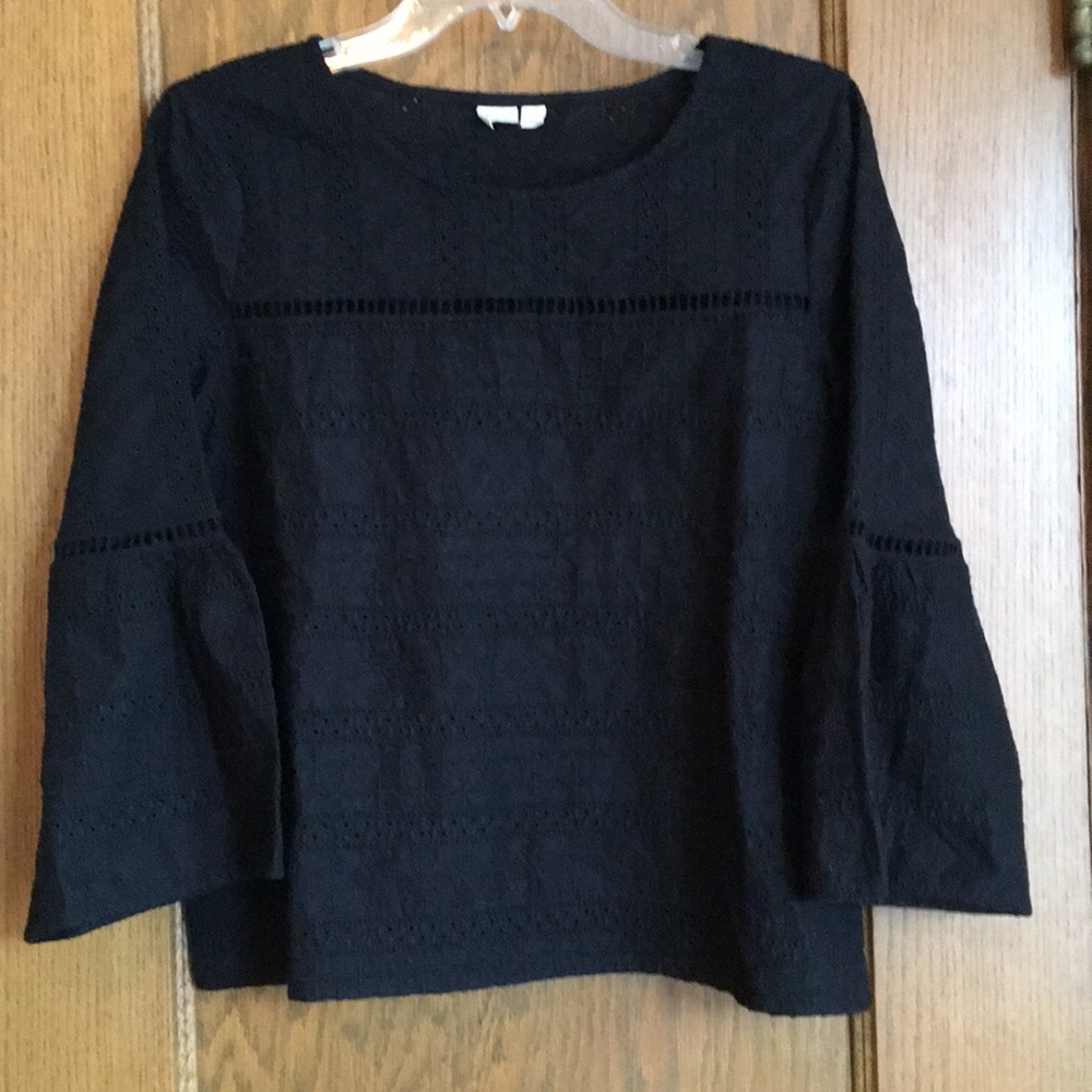 Gap size medium black eyelet top